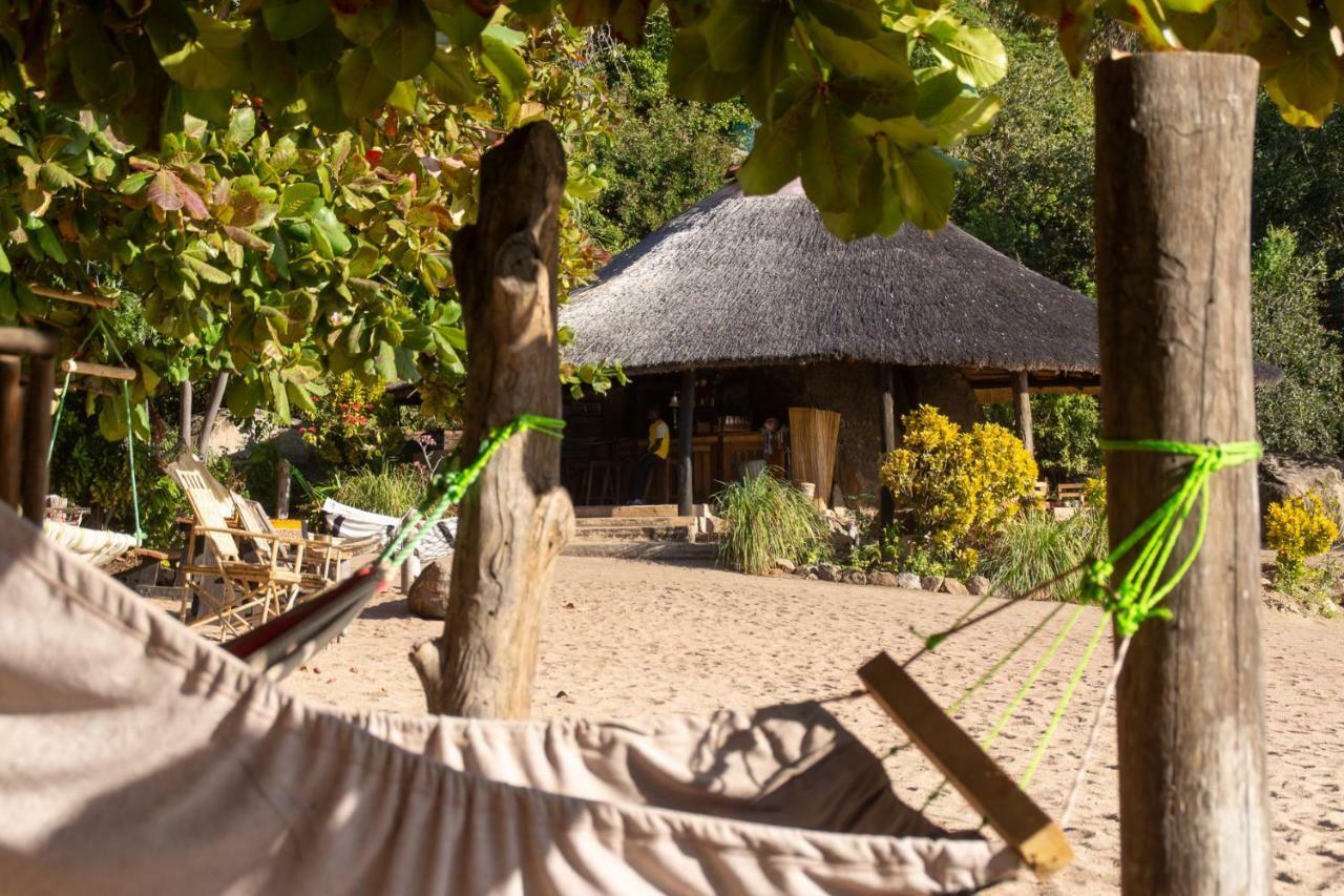 Mufasa Eco Lodge Monkey Bay Buitenkant foto